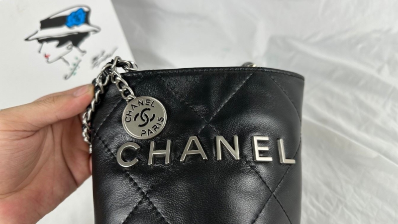 Ch**el bucket bags